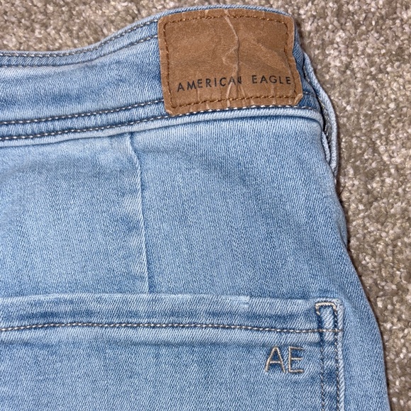 American Eagle Light Wash High-Rise Women’s Jeans - Picture 5 of 5